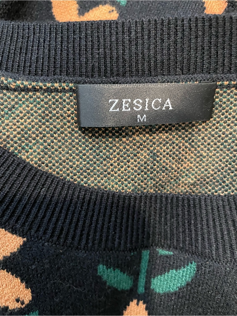 Zesica Women’s Black Crewneck Sweater with Mustard Floral Pattern Size M - Picture 6 of 8